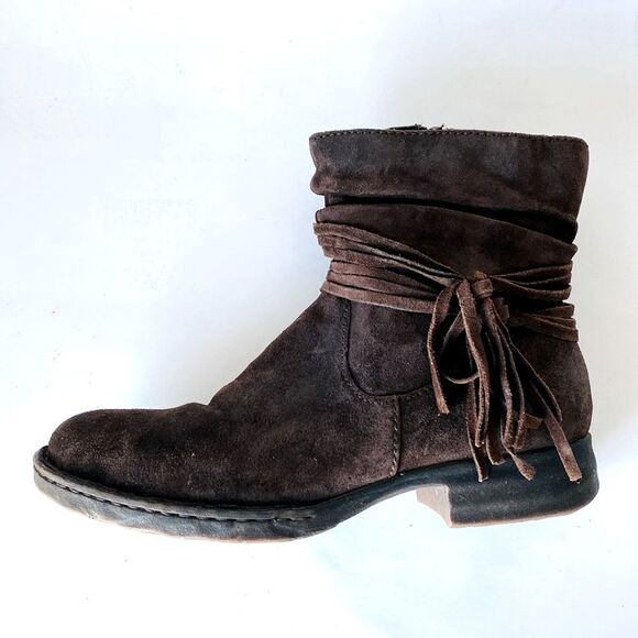 Born Chocolate Brown Suede Fringes Scrunched Ankle Boots Sz M Boho Festival - Picture 1 of 15